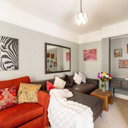 Traditional English 4 Bedroom Home In Greenwich Plumstead  Exterior photo